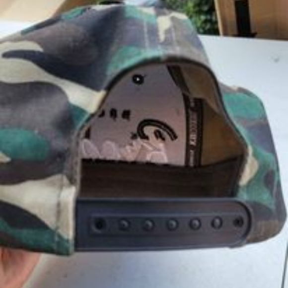 Snap back hat - Picture 2 of 3
